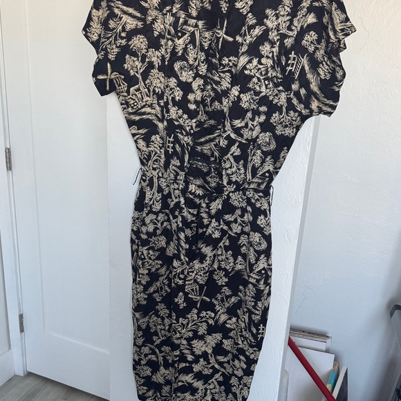 Chic Black and Cream Floral Midi Dress - Picture 5 of 6